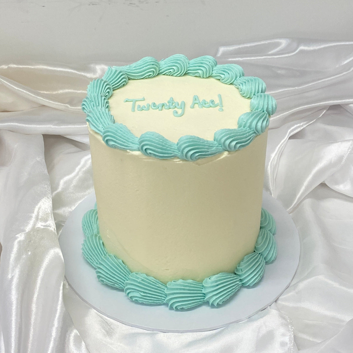 Round Rec Cake Classic Style Round Cake London | Timeless Handmade Cakes by Qs Bakery ...