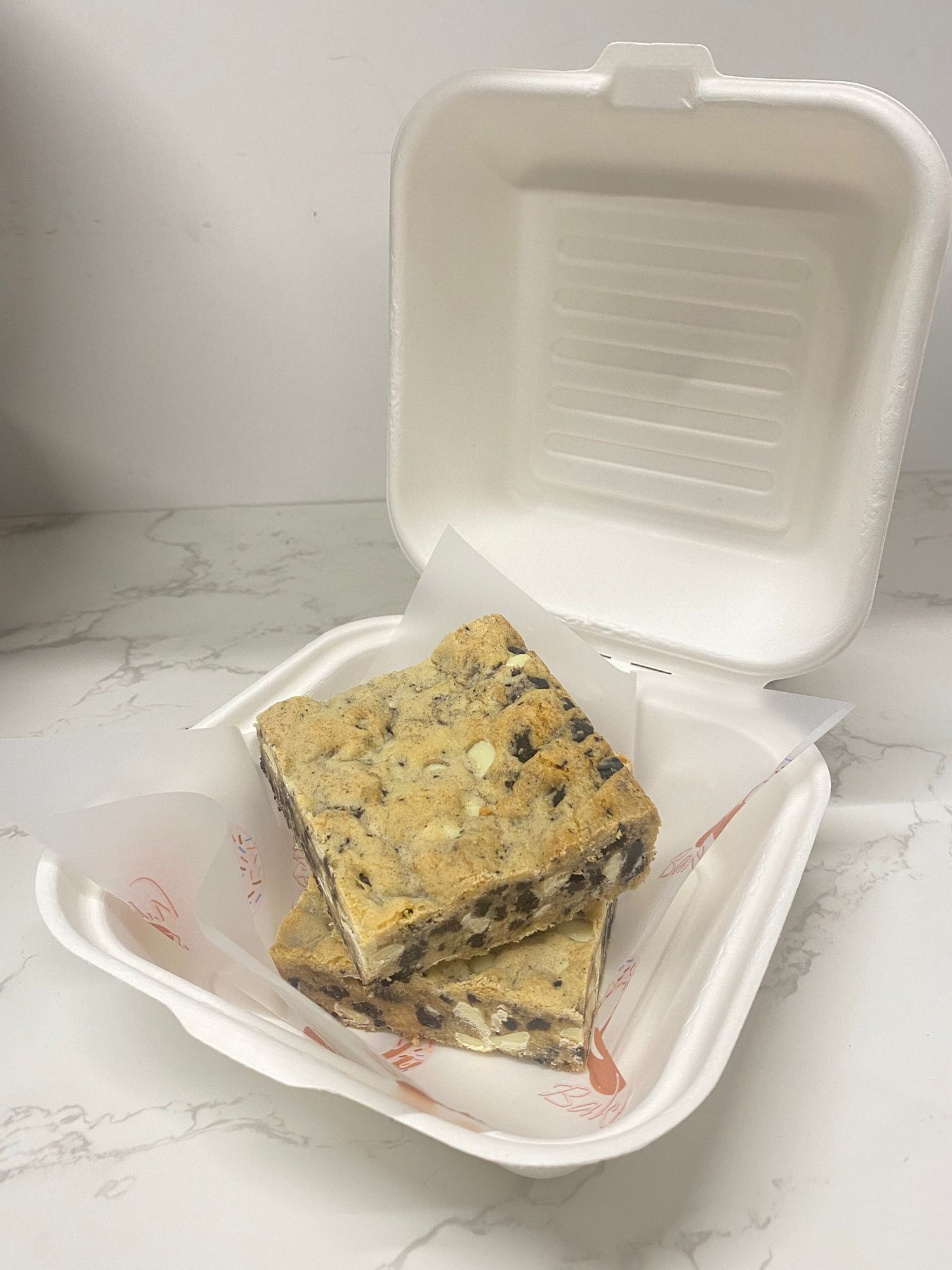 Oreo & White Chocolate Cookie Bar